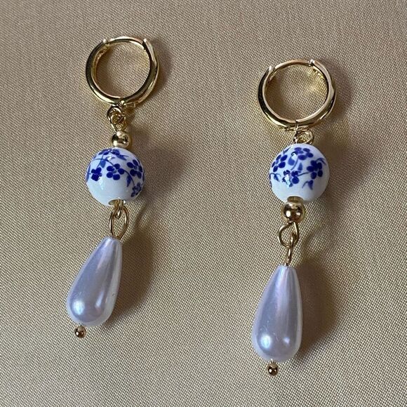 Bohemian hoop pearl drop earrings M5 - Picture 2 of 3